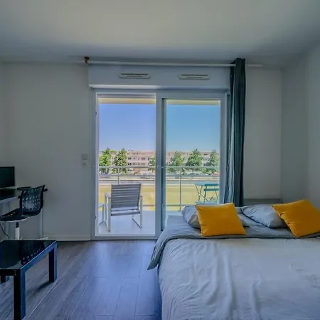 With A View Of La Sole * La Rochelle (Charente-Maritime)